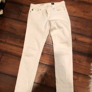 White boyfriend jeans never worn